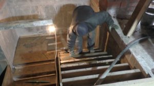 Устройство монолитной лестницы. Бетонирование опалубки
