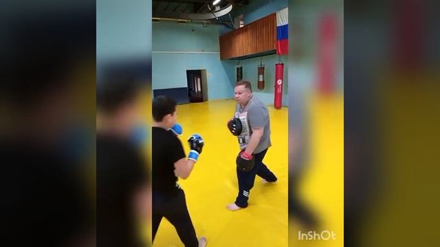 Работает тренер дядя Коля из Таганрога бокстренировки боксерскийклуб дядяколя таганрог бокс