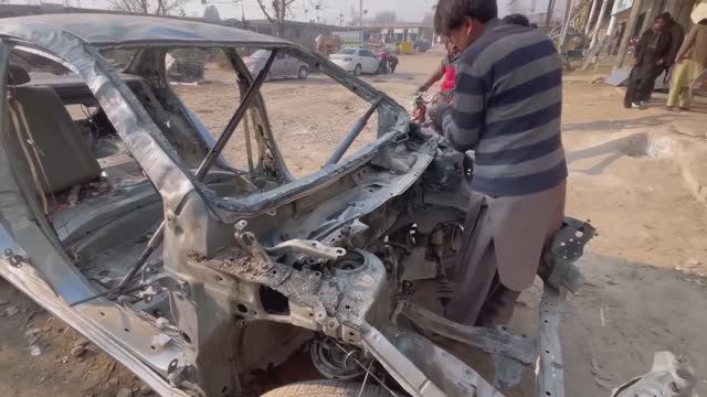 Как индусы восстанавливают машины😅 Это надо видеть! смотреть онлайн