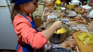 Мамина помощница