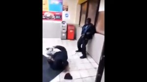 Мастер бесконтактного боя в действии