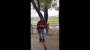 Воздуходувы работают в парке Толстого, Химки