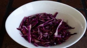 Салат с красной капустой и сыром