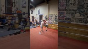 Padwork is the perfect opportunity to teach & integrate footwork, defense & counter punching. #howto