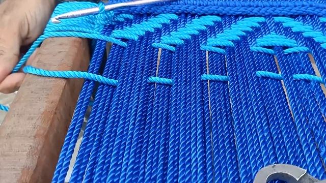 Watch and learn How to weave rope seats / How to weave stool seats / Chair / stool / पीडा कैसे बनाए смотреть онлайн