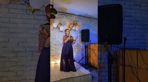 "Когда цвели сады" поет Мила Молитвина на концерте-посвящении в день рождения Анны Герман в Сочи.