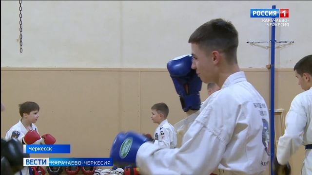 В военно-патриотическом клубе "Воин" Черкесска готовят защитников Отечества с детства
