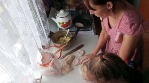Субботний день.На кухне с помощницей.Приехала дочка.