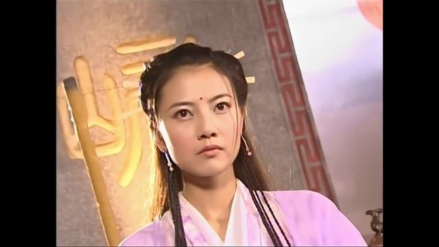 女孩假裝軟弱，怎料竟是絕世高手，亮出九陰白骨爪一掌擊碎反派天靈蓋！