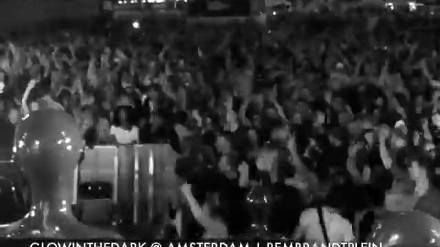GLOWINTHEDARK @ AMSTERDAM | REMBRANDTPLEIN NOIRBLANC ™ AUGUST/2011 смотреть онлайн