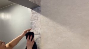 Клеим обои у дочери! Спорим, у каждой свои доводы🤷