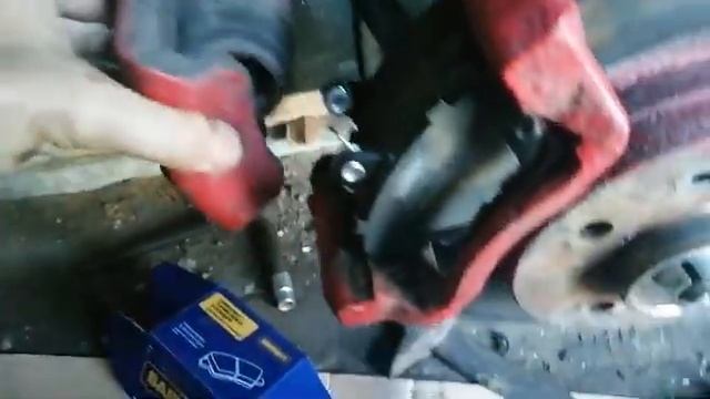 Замена передних тормозных колодок на рено логан, рено сандеро, лада ларгус, ваз, ГАЗ КЕРОГАЗ. смотреть онлайн