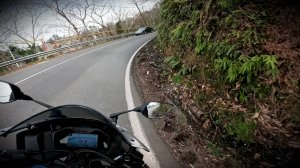 На Yamaha R15M через небольшой перевал Махинджаури