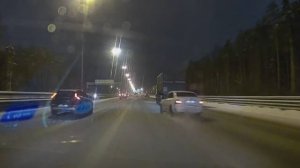 Неудачно объехал грузовик: Момент ДТП на КАД