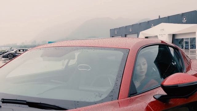 「ZEALER|Media 出品」70 万国民法拉利，高高试驾纯电超跑前途 K50 смотреть онлайн