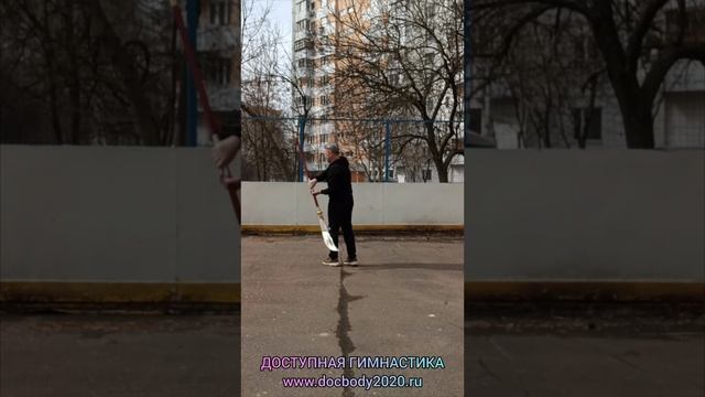 Упражнения со спортивной алебардой Гуань дао