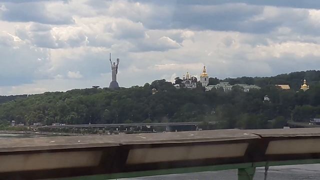 VLOG Київ. Метро. Перша поїздка в метро. смотреть онлайн