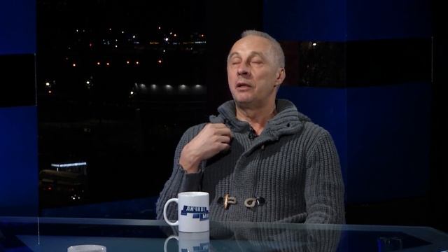 "Мы все - песчинки в этом космосе, мы все - метеориты, мы все взрываемся" смотреть онлайн