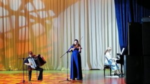 И. Дунаевский "Лунный вальс" из к/ф "Цирк". 
Исп: Саадуева З., Фаурян С., Абакумова Е. г. Покачи