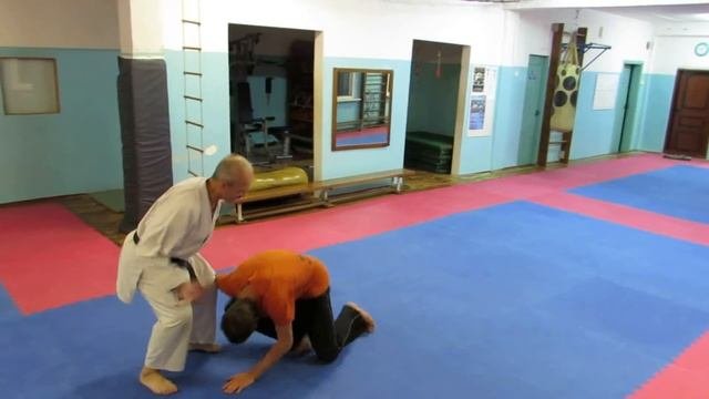 Защита от удара ножом сверху
