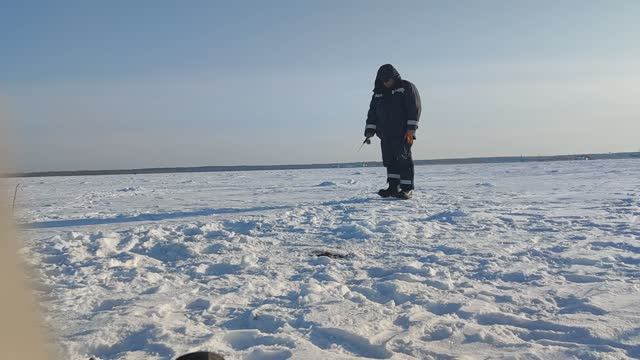 Рыбалка в феврале. смотреть онлайн