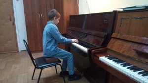 Малинкин Василий играет: Бах Маленькая прелюдия до минор