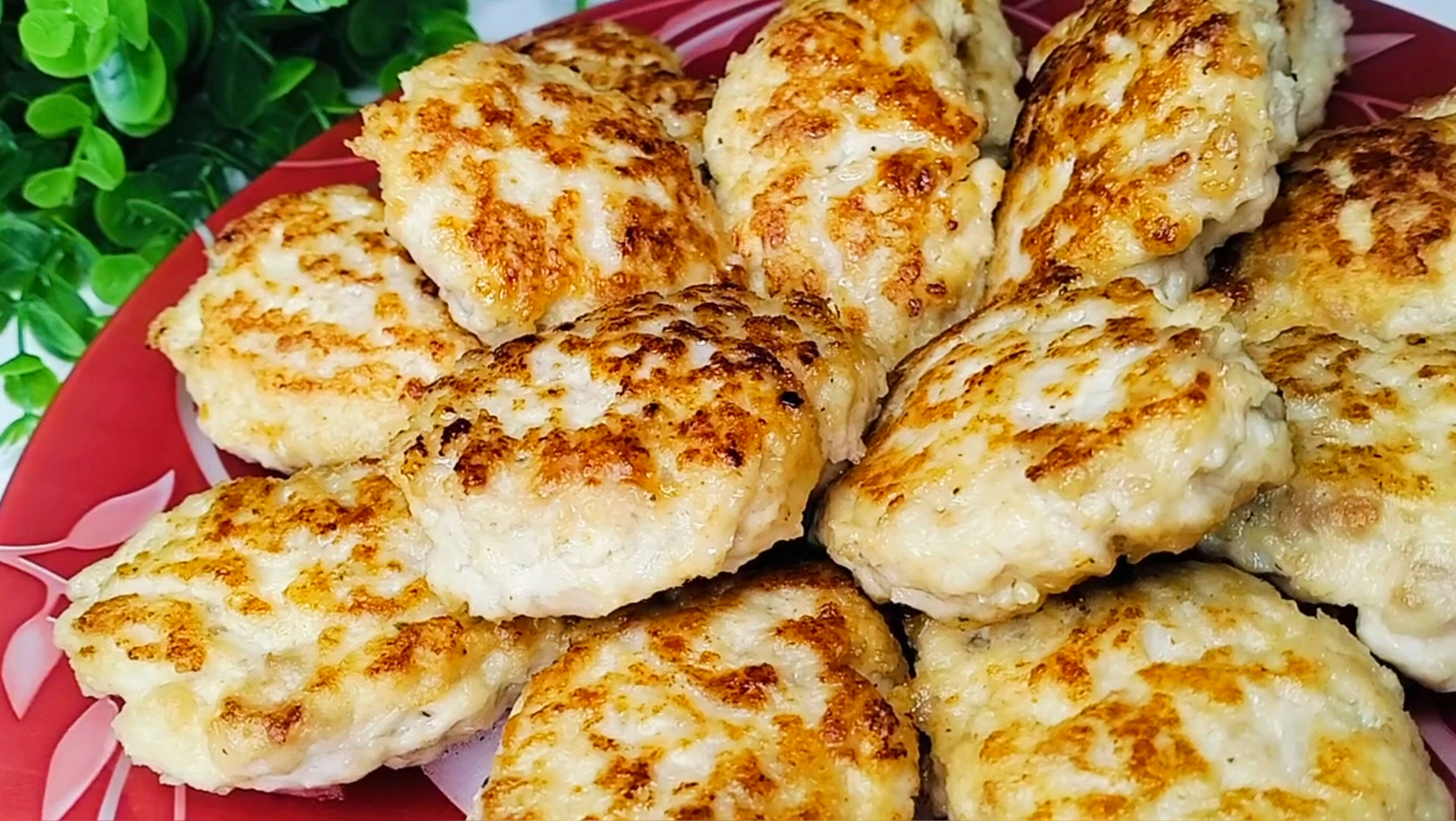 Рубленые куриные котлеты: сочные и белоснежные, без лепки!
