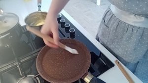 Ой блины, блины, блины, блиночки мои 😋 С премии купили вина))