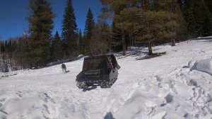 Дети на вездеходе катаются в первый раз