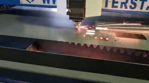 Станок лазерной резки металла с ЧПУ