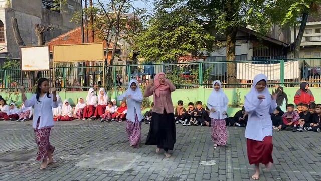 Minggu Ke-11 Kampus Mengajar Angkatan 6 Di SDN 049 Durman смотреть онлайн