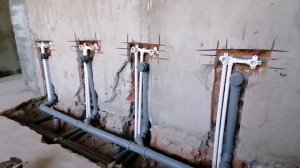 РАБОТА НА СТРОЙКЕ. Водопровод из полипропилена и канализация. Будни сантехника.