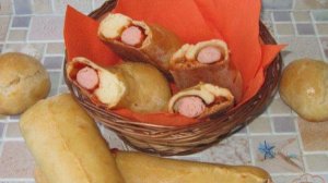 Сосиски в тесте с кетчупом и майонезом