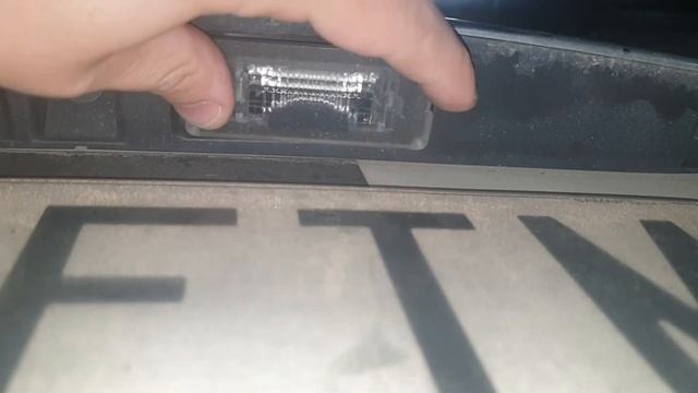 Mini cooper D 2007 . cambiar luz de matrícula смотреть онлайн