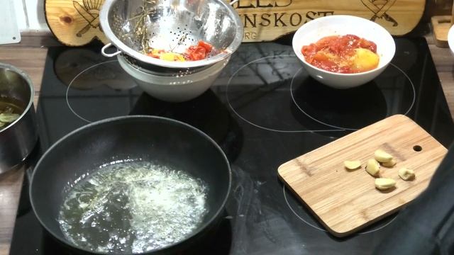 Burrata auf confierte Tomaten und Bauerbrot, Hausmannskost, смотреть онлайн