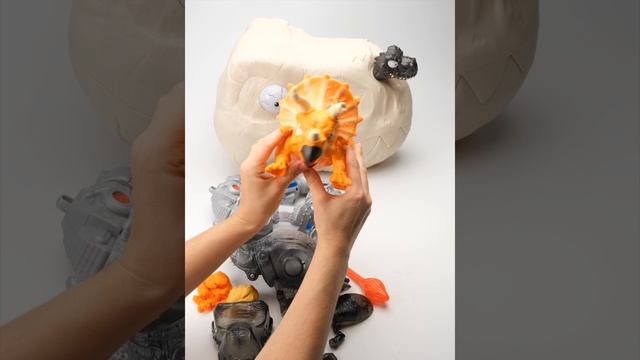 Dino Island S1 T-Rex Battle (74102) смотреть онлайн