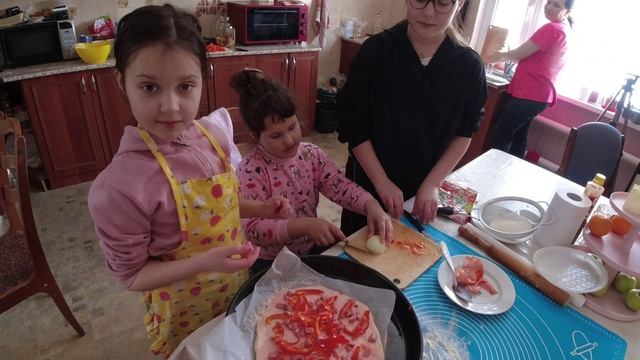 ВОТ И ВЕСНА / СОБИРАЕМ МЕБЕЛЬ смотреть онлайн