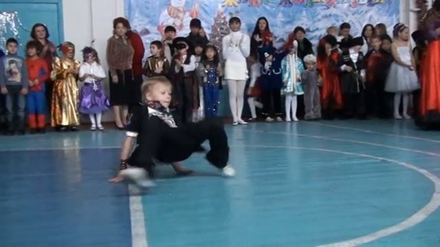 Брейк.Артем в школе.MPG