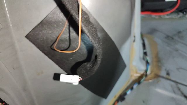 лада гранта ,протяжка силовых проводов и установка саба смотреть онлайн