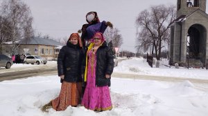 c.Чаадаевка. Сжигание чучела масленицы на площади перед клубом.