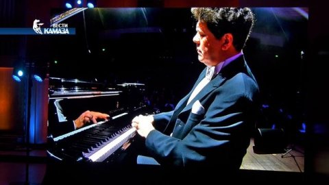 Маэстро Денис Мацуев вновь дал концерт для камазовцев