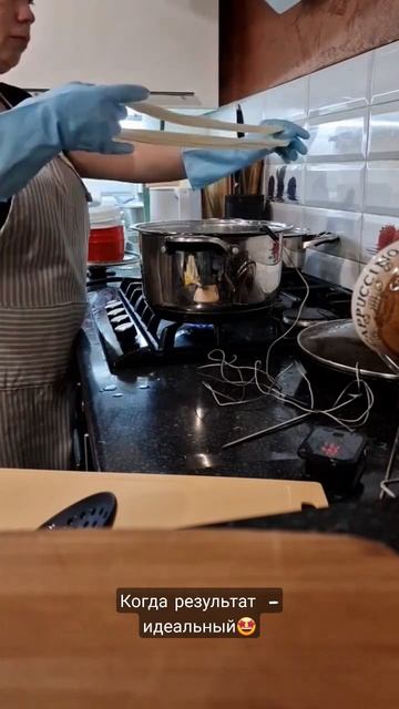Сыр косичка на обычной  кухне  - да легко!!! #shortvideo #чечил #сыризмолока #домашнийсыр