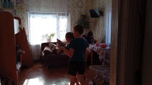 Воскресный день.Напекла пряники и печенье.Не знала,что праздник.Делаем уборку на шкафу.