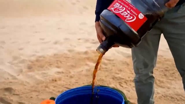 Giant Coca Cola, Fanta, Sprite and Big Pepsi, Mirinda, 7up, Chupa Chups vs Mentos Underground смотреть онлайн