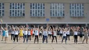 флешмоб для родителей и выпускников