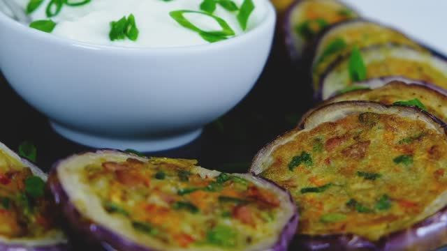 Фаршированные БАКЛАЖАНЫ, СИНЕНЬКИЕ с сосисками!
