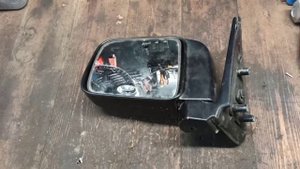 Подбор и замена зеркального элемента часть первая на Nissan Terrrano WD21