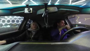ЗНАКОМСТВА С ДЕВУШКОЙ ПРИЕХАЛ НА ПЕРВОЕ СВИДАНИЕ В ОДНОМ ХАЛАТЕ - СВИДАНИЕ НА МОЙКЕ