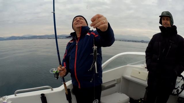 Трофейная рыбалка в Сочи на катере в море смотреть онлайн