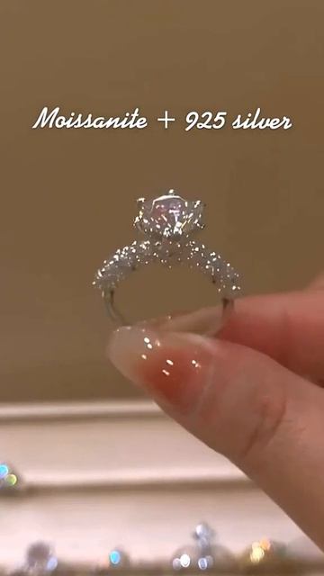 Girls, how do you like this combination? #moissanite #moissanitejewelry #ring #silver #jewelry #fyp смотреть онлайн